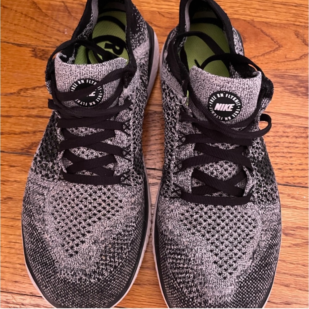 Nike 8.5 women’s free RN knit sneakers tennis shoes